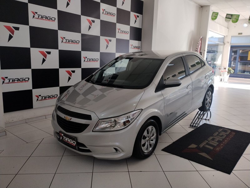 CHEVROLET ONIX 1.0 2018/2018 TIAGO AUTOMÓVEIS VENÂNCIO AIRES / Carros no Vale