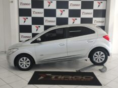 CHEVROLET ONIX 1.0 2018/2018 TIAGO AUTOMÓVEIS VENÂNCIO AIRES / Carros no Vale