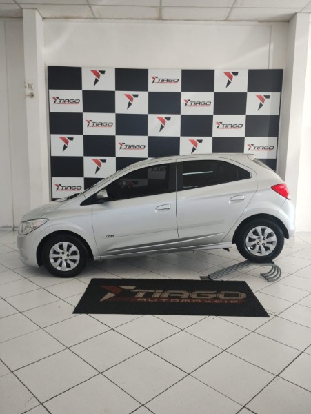 CHEVROLET ONIX 1.0 2018/2018 TIAGO AUTOMÓVEIS VENÂNCIO AIRES / Carros no Vale