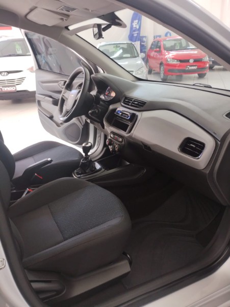 CHEVROLET ONIX 1.0 2018/2018 TIAGO AUTOMÓVEIS VENÂNCIO AIRES / Carros no Vale