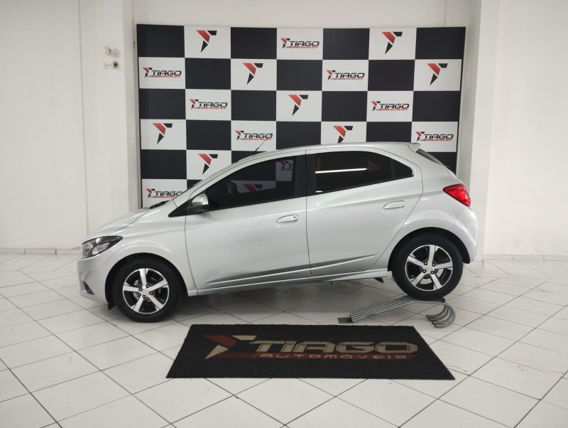 CHEVROLET ONIX 1.4 LTZ 2017/2017 TIAGO AUTOMÓVEIS VENÂNCIO AIRES / Carros no Vale