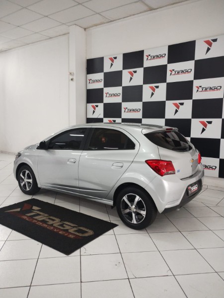 CHEVROLET ONIX 1.4 LTZ 2017/2017 TIAGO AUTOMÓVEIS VENÂNCIO AIRES / Carros no Vale