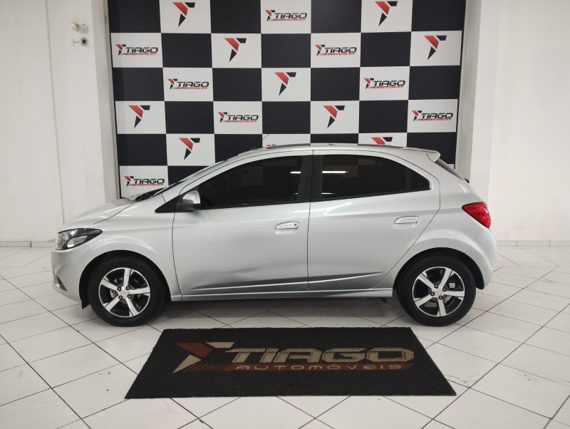 CHEVROLET ONIX 1.4 LTZ 2017/2017 TIAGO AUTOMÓVEIS VENÂNCIO AIRES / Carros no Vale