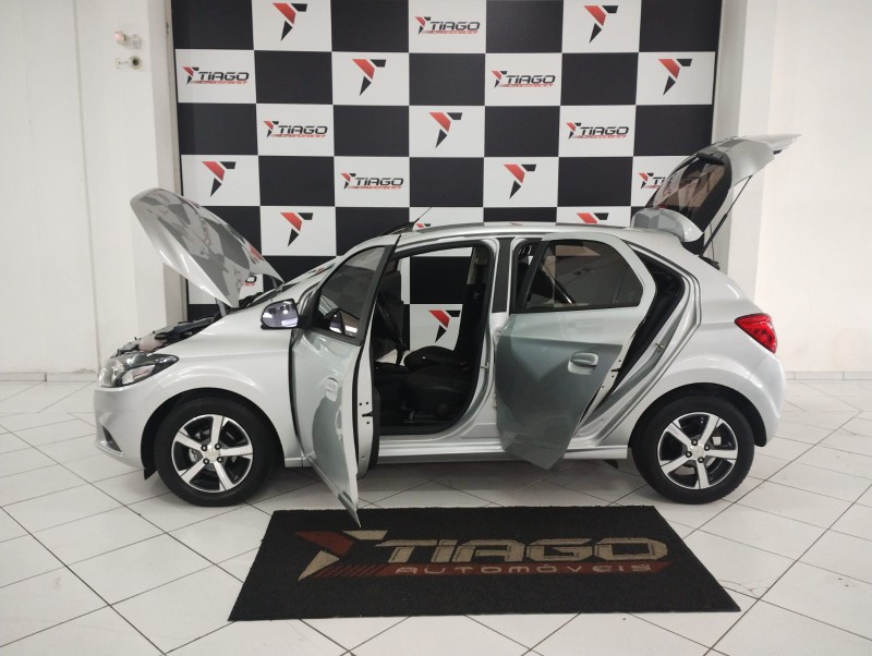 CHEVROLET ONIX 1.4 LTZ 2017/2017 TIAGO AUTOMÓVEIS VENÂNCIO AIRES / Carros no Vale