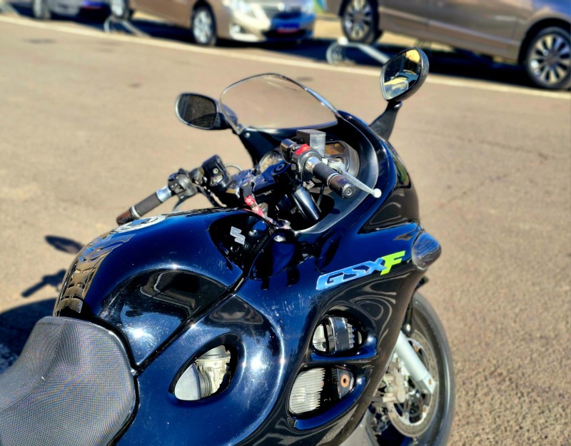 SUZUKI MOTOS GSX 750 F 2006/2007 CRUZEIRO MULTIMARCAS CRUZEIRO DO SUL / Carros no Vale
