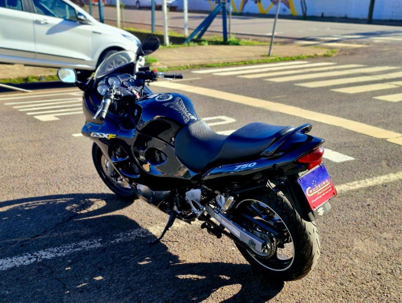 SUZUKI MOTOS GSX 750 F 2006/2007 CRUZEIRO MULTIMARCAS CRUZEIRO DO SUL / Carros no Vale