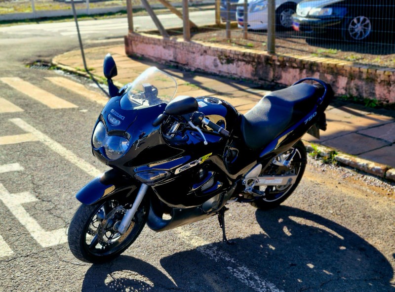 SUZUKI MOTOS GSX 750 F 2006/2007 CRUZEIRO MULTIMARCAS CRUZEIRO DO SUL / Carros no Vale