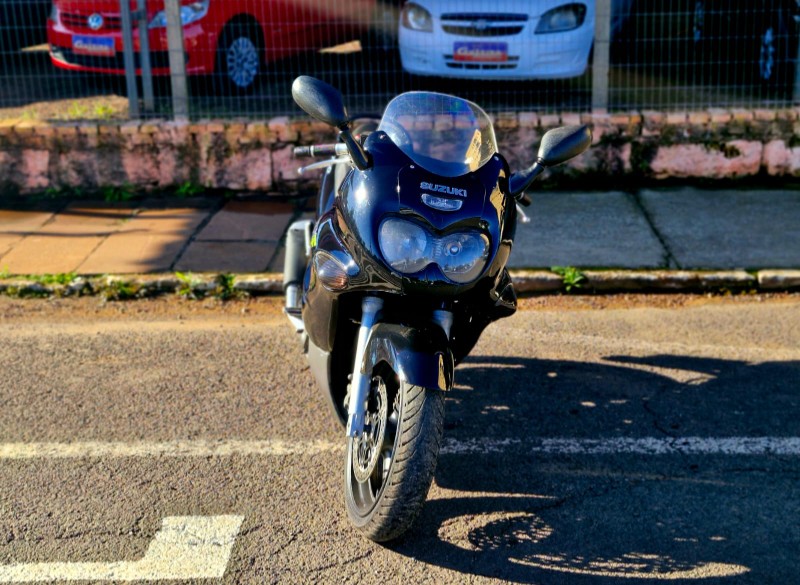 SUZUKI MOTOS GSX 750 F 2006/2007 CRUZEIRO MULTIMARCAS CRUZEIRO DO SUL / Carros no Vale