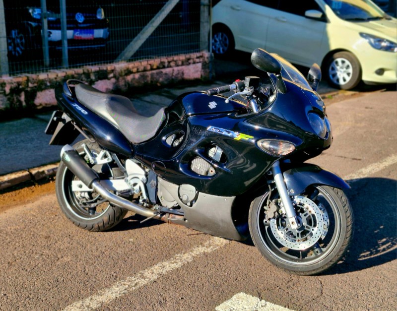 SUZUKI MOTOS GSX 750 F 2006/2007 CRUZEIRO MULTIMARCAS CRUZEIRO DO SUL / Carros no Vale
