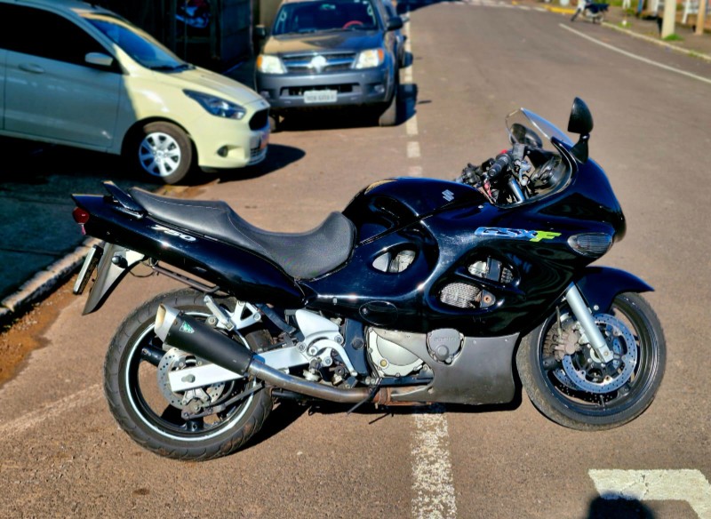 SUZUKI MOTOS GSX 750 F 2006/2007 CRUZEIRO MULTIMARCAS CRUZEIRO DO SUL / Carros no Vale