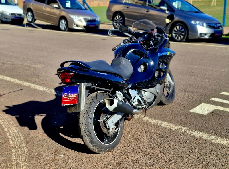 SUZUKI MOTOS GSX 750 F 2006/2007 CRUZEIRO MULTIMARCAS CRUZEIRO DO SUL / Carros no Vale