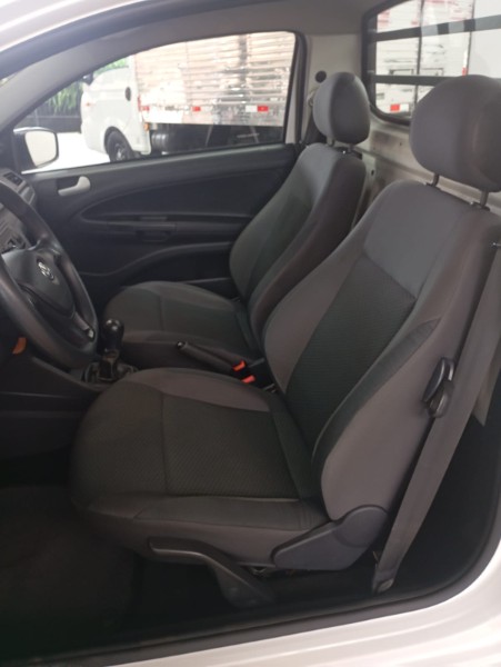 VOLKSWAGEN SAVEIRO 1.6 CS 8V 2021/2022 LAVENDA VEÍCULOS ARROIO DO MEIO / Carros no Vale