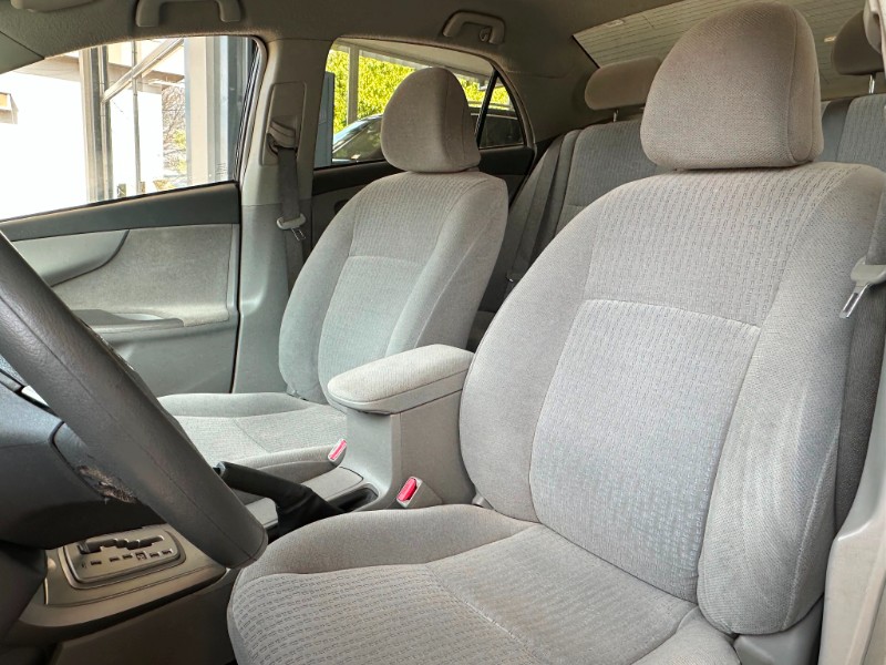 TOYOTA COROLLA GLI 1.8 AT FLEX 2010/2011 SÉTIMA VEÍCULOS GUAPORÉ / Carros no Vale