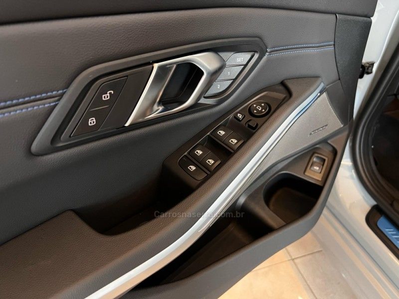 BMW 320I 2.0 M SPORT 16V TURBO ACTIVEFLEX 2024/2025 AUTOGRIF MOTORS CAMPO BOM / Carros no Vale