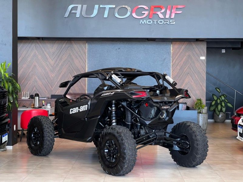 CAN-AM MAVERICK XRS X3 XRS TURBO RR SMART SHOX 2018/2018 AUTOGRIF MOTORS CAMPO BOM / Carros no Vale