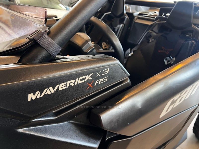 CAN-AM MAVERICK XRS X3 XRS TURBO RR SMART SHOX 2018/2018 AUTOGRIF MOTORS CAMPO BOM / Carros no Vale