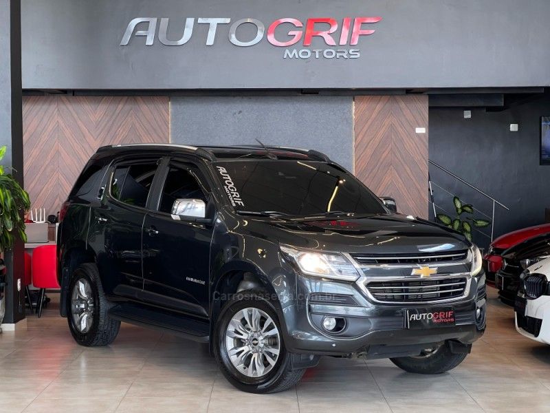 CHEVROLET TRAILBLAZER 2.8 LTZ 4X4 16V TURBO 2017/2018 AUTOGRIF MOTORS CAMPO BOM / Carros no Vale