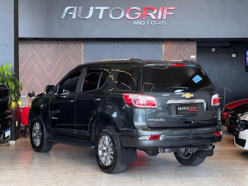 CHEVROLET TRAILBLAZER 2.8 LTZ 4X4 16V TURBO 2017/2018 AUTOGRIF MOTORS CAMPO BOM / Carros no Vale