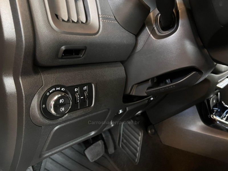 CHEVROLET TRAILBLAZER 2.8 LTZ 4X4 16V TURBO 2017/2018 AUTOGRIF MOTORS CAMPO BOM / Carros no Vale