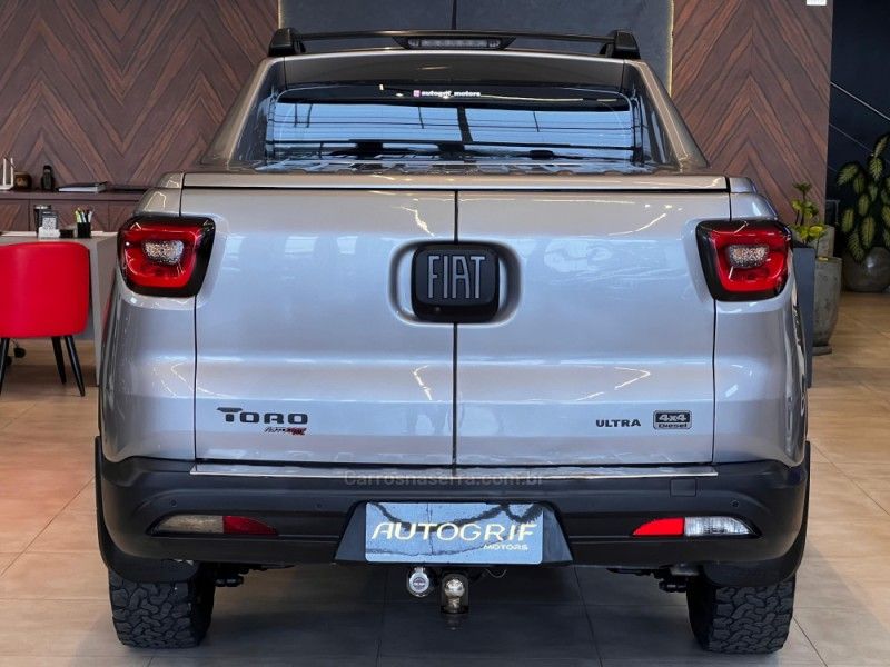 FIAT TORO 2.0 16V ULTRA 4X4 AT9 2022/2022 AUTOGRIF MOTORS CAMPO BOM / Carros no Vale