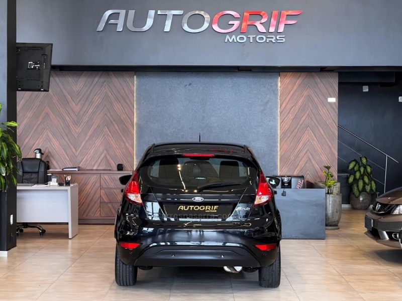 FORD FIESTA 1.6 SE STYLE HATCH 16V 2018/2018 AUTOGRIF MOTORS CAMPO BOM / Carros no Vale