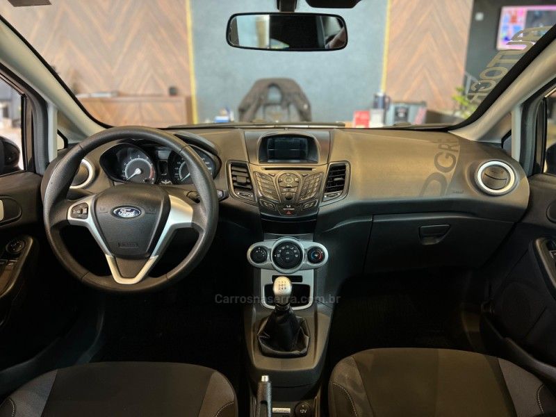 FORD FIESTA 1.6 SE STYLE HATCH 16V 2018/2018 AUTOGRIF MOTORS CAMPO BOM / Carros no Vale