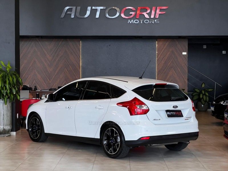 FORD FOCUS 2.0 TITANIUM HATCH 16V 2015/2015 AUTOGRIF MOTORS CAMPO BOM / Carros no Vale