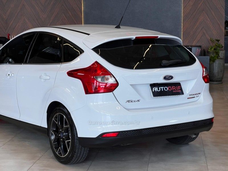 FORD FOCUS 2.0 TITANIUM HATCH 16V 2015/2015 AUTOGRIF MOTORS CAMPO BOM / Carros no Vale