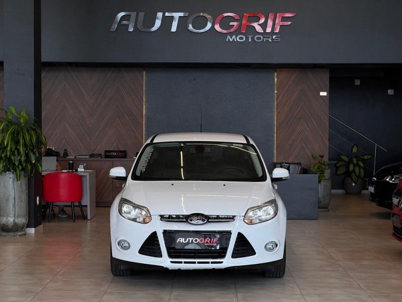 FORD FOCUS 2.0 TITANIUM HATCH 16V 2015/2015 AUTOGRIF MOTORS CAMPO BOM / Carros no Vale