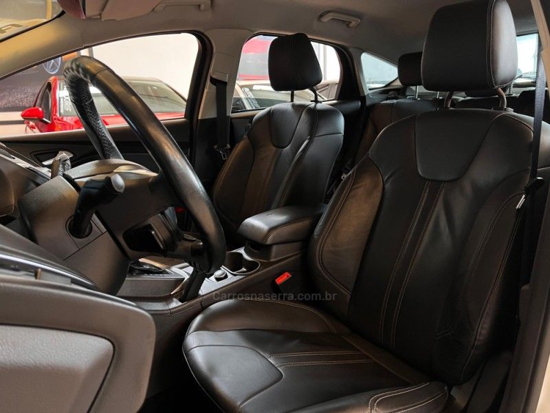 FORD FOCUS 2.0 TITANIUM HATCH 16V 2015/2015 AUTOGRIF MOTORS CAMPO BOM / Carros no Vale