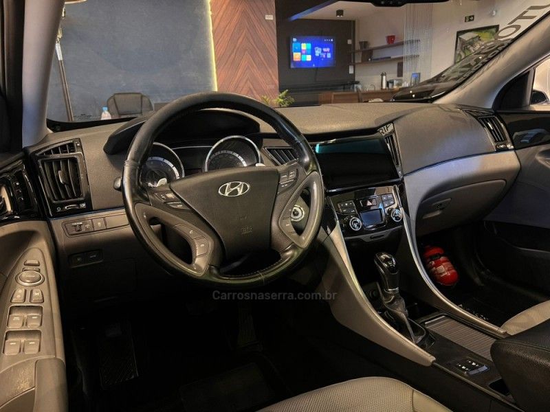 HYUNDAI SONATA 2.4 MPFI I4 16V 182CV 2012/2013 AUTOGRIF MOTORS CAMPO BOM / Carros no Vale