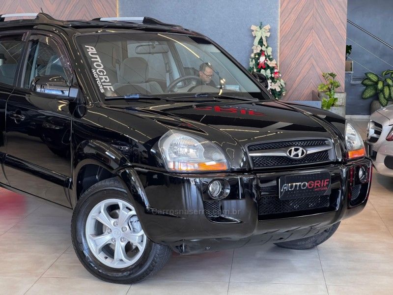 HYUNDAI TUCSON 2.0 MPFI GLS 16V 143CV 2WD 2012/2013 AUTOGRIF MOTORS CAMPO BOM / Carros no Vale