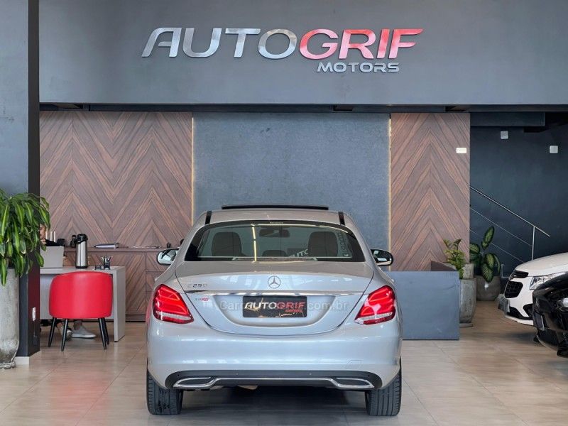 MERCEDES-BENZ C 250 2.0 CGI AVANTGARDE TURBO 16V 2017/2018 AUTOGRIF MOTORS CAMPO BOM / Carros no Vale