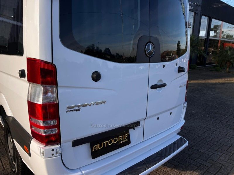 MERCEDES-BENZ SPRINTER 2.2 CHASSI 415 LONGO 3P 2017/2017 AUTOGRIF MOTORS CAMPO BOM / Carros no Vale