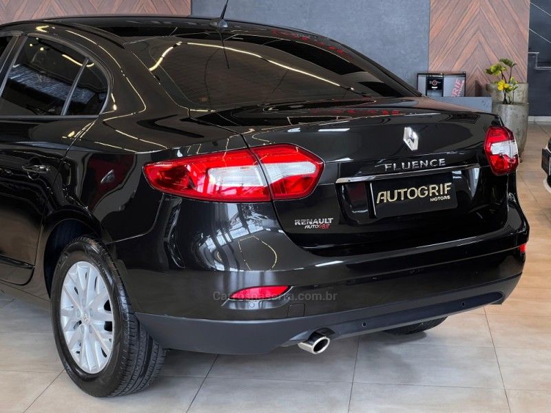 RENAULT FLUENCE 2.0 DYNAMIQUE PLUS 16V 2017/2018 AUTOGRIF MOTORS CAMPO BOM / Carros no Vale