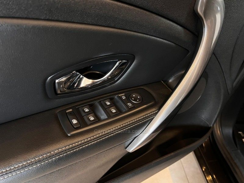 RENAULT FLUENCE 2.0 DYNAMIQUE PLUS 16V 2017/2018 AUTOGRIF MOTORS CAMPO BOM / Carros no Vale