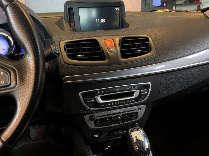 RENAULT FLUENCE 2.0 DYNAMIQUE PLUS 16V 2017/2018 AUTOGRIF MOTORS CAMPO BOM / Carros no Vale