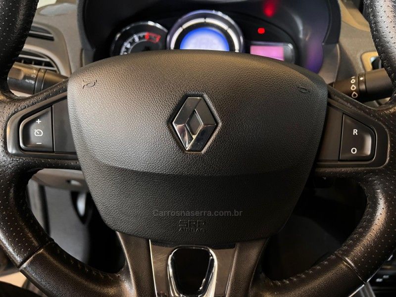 RENAULT FLUENCE 2.0 DYNAMIQUE PLUS 16V 2017/2018 AUTOGRIF MOTORS CAMPO BOM / Carros no Vale