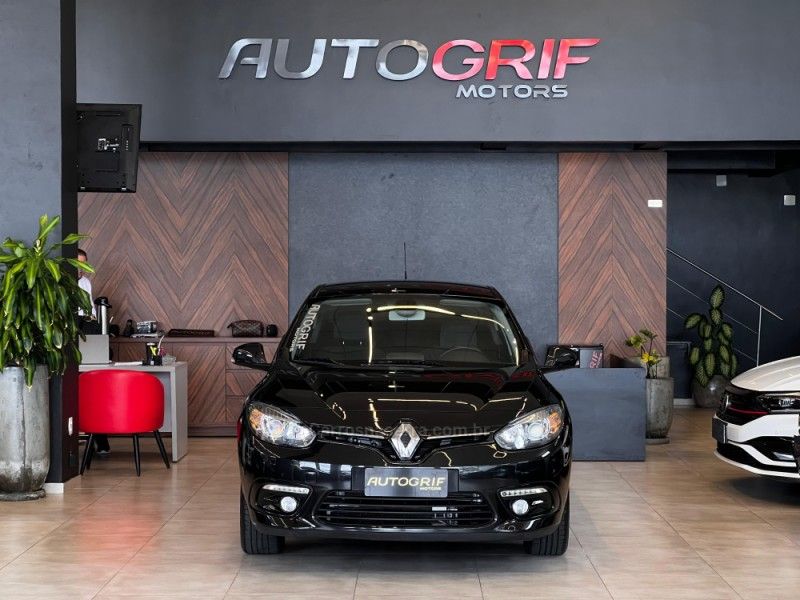 RENAULT FLUENCE 2.0 DYNAMIQUE PLUS 16V 2017/2018 AUTOGRIF MOTORS CAMPO BOM / Carros no Vale