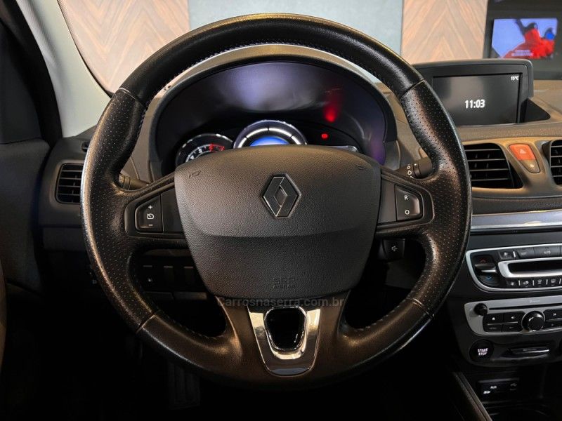 RENAULT FLUENCE 2.0 DYNAMIQUE PLUS 16V 2017/2018 AUTOGRIF MOTORS CAMPO BOM / Carros no Vale
