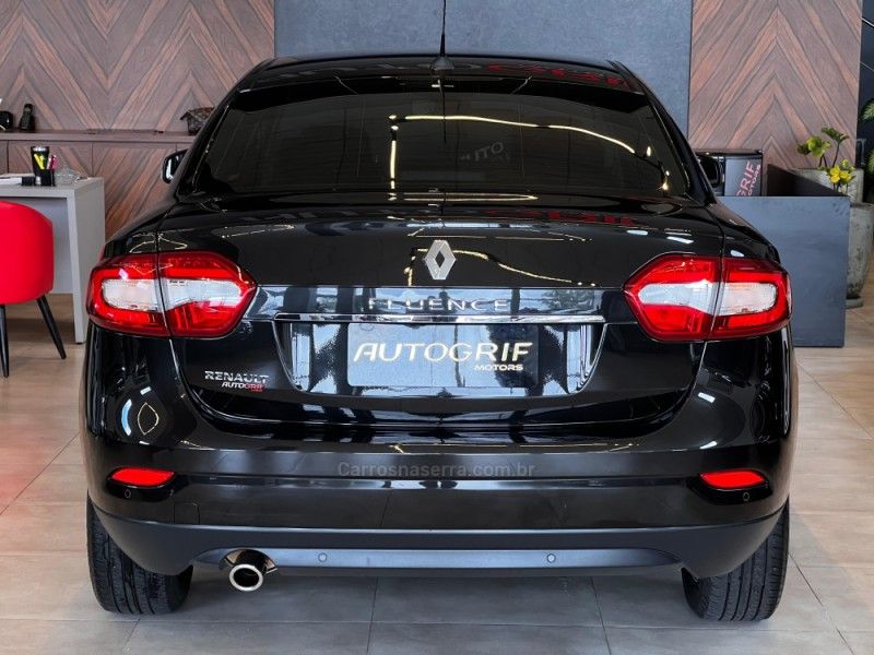RENAULT FLUENCE 2.0 DYNAMIQUE PLUS 16V 2017/2018 AUTOGRIF MOTORS CAMPO BOM / Carros no Vale