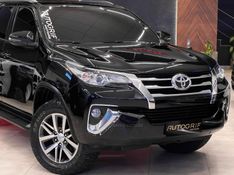 TOYOTA HILUX SW4 2.7 SRV 4X2 16V 7 LUGARES 2017/2018 AUTOGRIF MOTORS CAMPO BOM / Carros no Vale