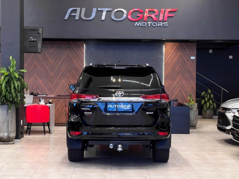 TOYOTA HILUX SW4 2.7 SRV 4X2 16V 7 LUGARES 2017/2018 AUTOGRIF MOTORS CAMPO BOM / Carros no Vale