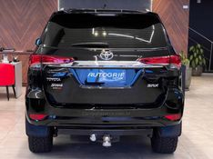 TOYOTA HILUX SW4 2.7 SRV 4X2 16V 7 LUGARES 2017/2018 AUTOGRIF MOTORS CAMPO BOM / Carros no Vale