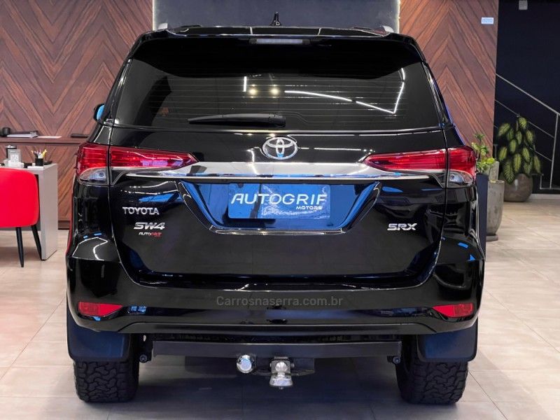 TOYOTA HILUX SW4 2.7 SRV 4X2 16V 7 LUGARES 2017/2018 AUTOGRIF MOTORS CAMPO BOM / Carros no Vale