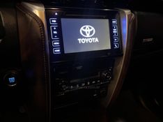 TOYOTA HILUX SW4 2.7 SRV 4X2 16V 7 LUGARES 2017/2018 AUTOGRIF MOTORS CAMPO BOM / Carros no Vale