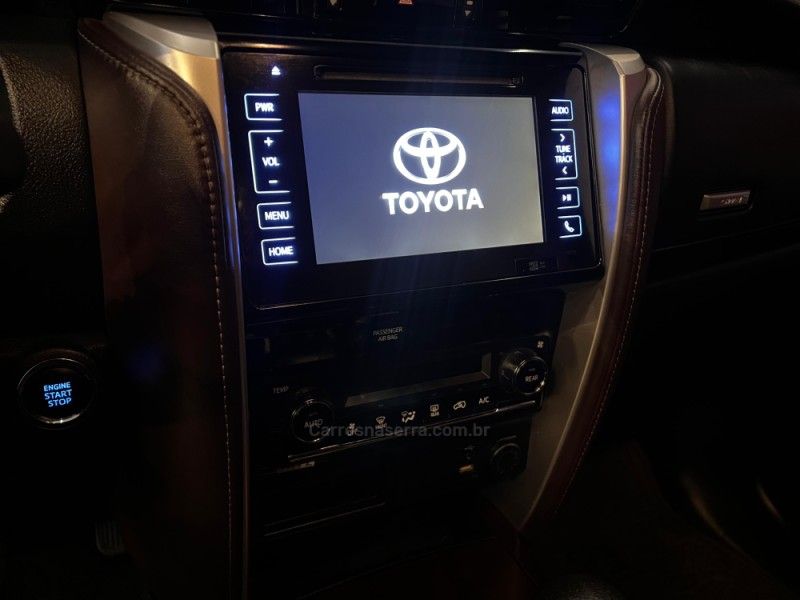 TOYOTA HILUX SW4 2.7 SRV 4X2 16V 7 LUGARES 2017/2018 AUTOGRIF MOTORS CAMPO BOM / Carros no Vale