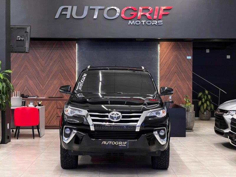 TOYOTA HILUX SW4 2.7 SRV 4X2 16V 7 LUGARES 2017/2018 AUTOGRIF MOTORS CAMPO BOM / Carros no Vale