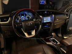 TOYOTA HILUX SW4 2.7 SRV 4X2 16V 7 LUGARES 2017/2018 AUTOGRIF MOTORS CAMPO BOM / Carros no Vale