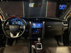 TOYOTA HILUX SW4 2.7 SRV 4X2 16V 7 LUGARES 2017/2018 AUTOGRIF MOTORS CAMPO BOM / Carros no Vale